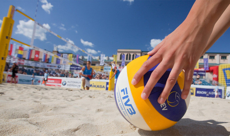 Казахстанцы сыграли первые матчи на ЧА по пляжному волейболу