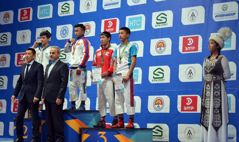 Золото и две бронзы завоевали казахстанцы на чемпионате Азии по кыргыз курош
