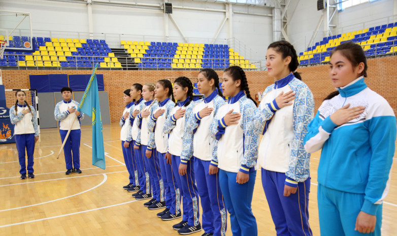 ФОТО. Женская молодежная сборная дала присягу перед чемпионатом Азии