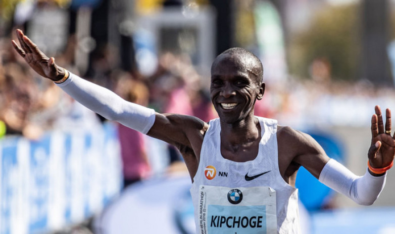 Кипчоге пробежал Берлинский марафон с новым мировым рекордом