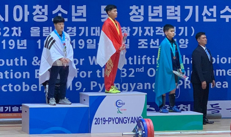 Казахстанец завоевал бронзу на чемпионате Азии по тяжелой атлетике среди юношей