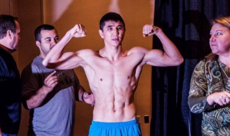 ВИДЕО. Непобежденный казахстанец прошел взвешивание перед боем за титул WBC в США
