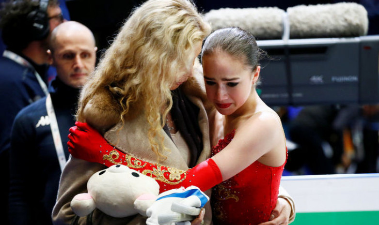 Фанаты устроили флэшмоб в поддержку Загитовой после ее провала в финале Гран-при