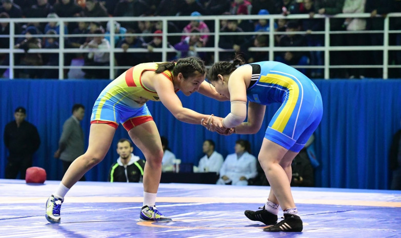 Тренер женской сборной Казахстана по борьбе: Спортсменкам не хватило веры в себя