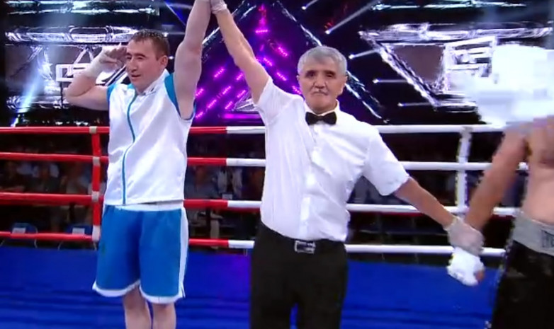 Нурымбетов уверенно одолел россиянина на вечере бокса в Алматы 