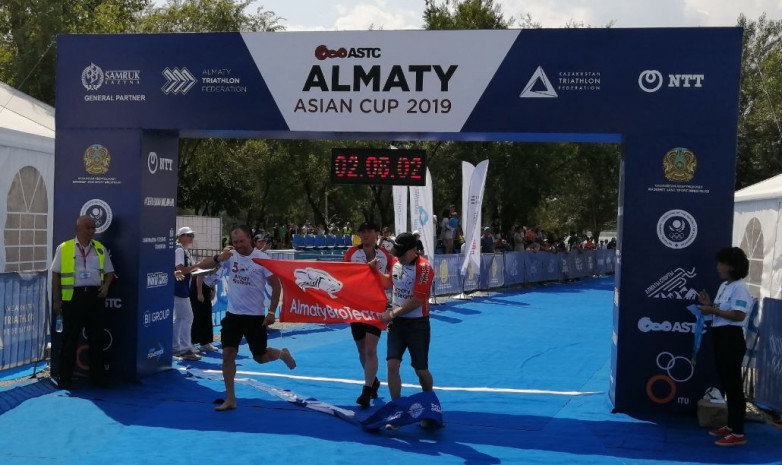 В Алматы завершились соревнования по триатлону в рамках Кубка TEMIRADAM