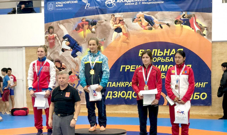 Казахстанские спортсменки завоевали медали на международном турнире по вольной борьбе
