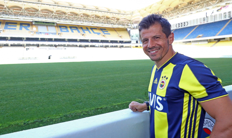 38-летний турецкий футболист в третий раз перешел в «Фенербахче»