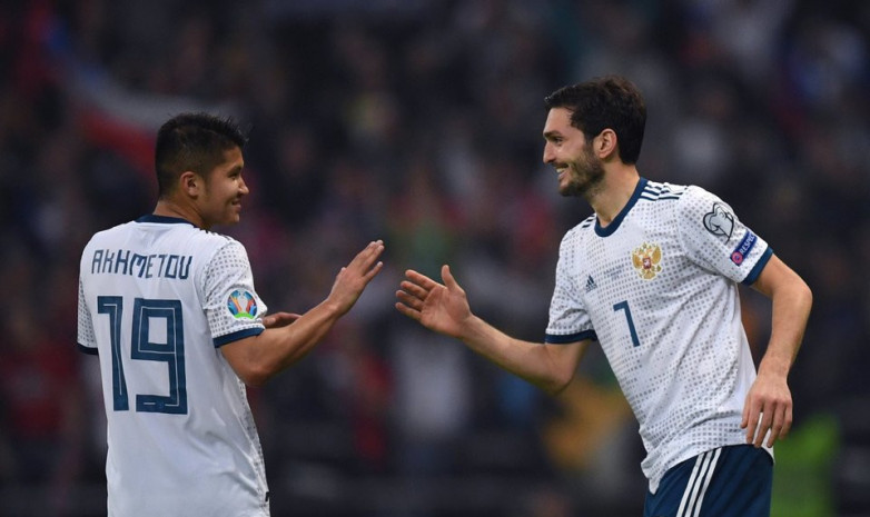 УЕФА оценил техничный пас Ахметова пяткой в матче с Казахстаном