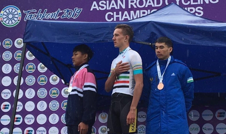Максим Попугаев завоевал золото на чемпионате Азии по велоспорту
