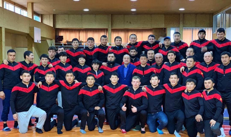 Кыргызстанские борцы выступят на чемпионате Азии по борьбе