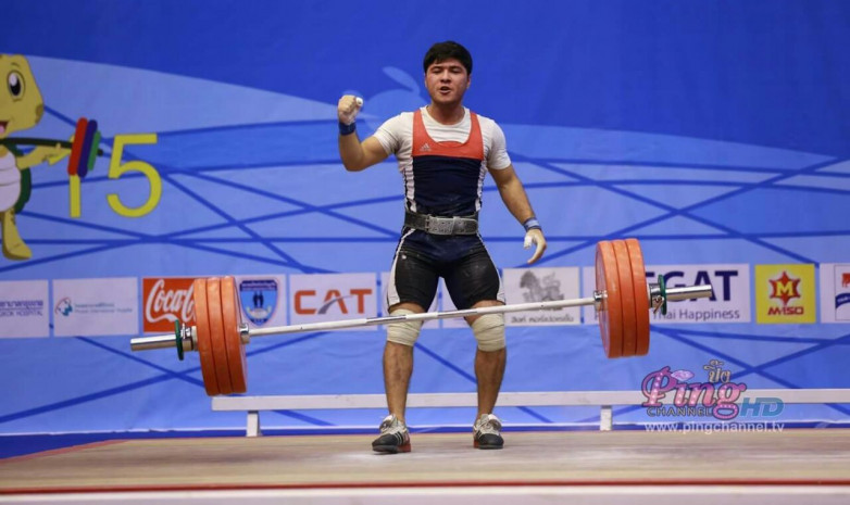Иззат Артыков получил травму на чемпионате Азии по тяжелой атлетике