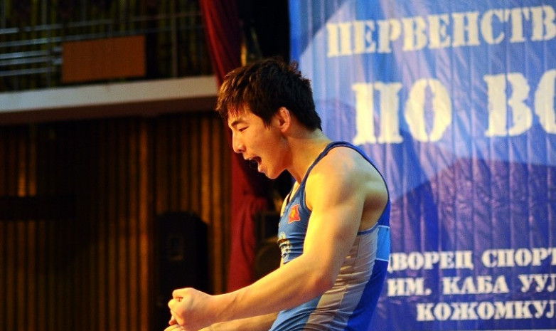 В Бишкеке прошло первенство страны среди молодежи по вольной борьбе