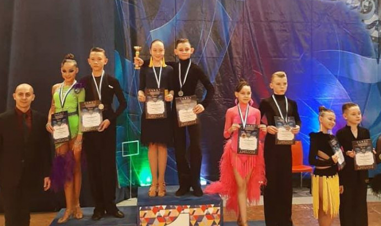 Танцоры из Кыргызстана выиграли 23 медали на турнире в России