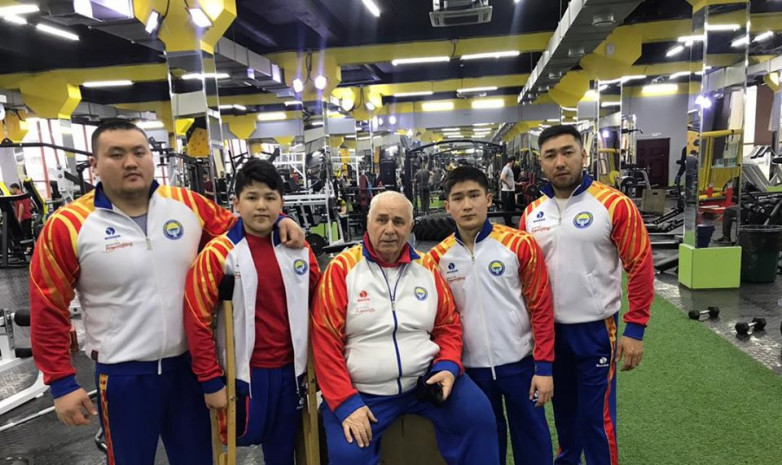 Паралимпийцы из Кыргызстана готовятся к Кубку мира по пауэрлифтингу