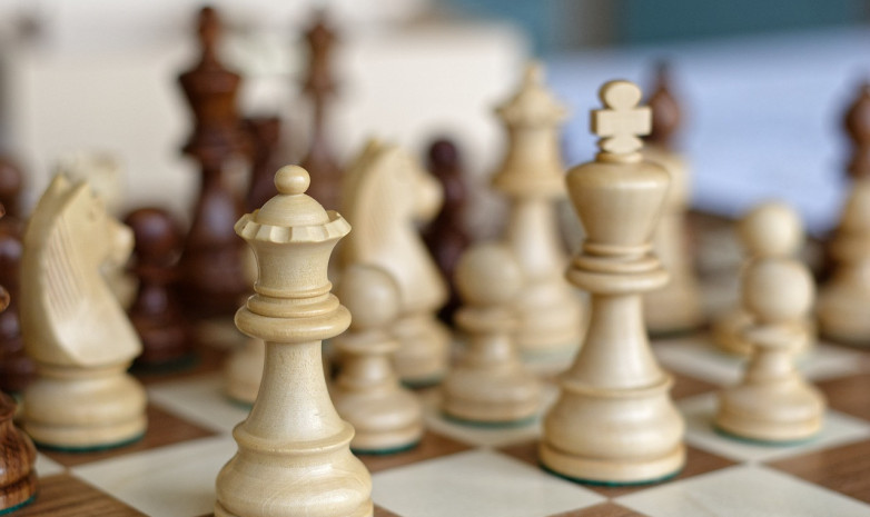 Турнир претендентов на мировую шахматную корону приостановлен