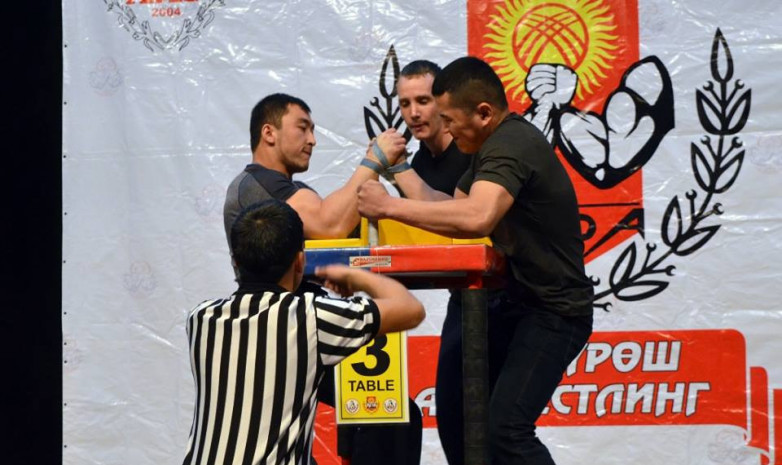 Иссык-Кульские игры: Определились победители по армрестлингу