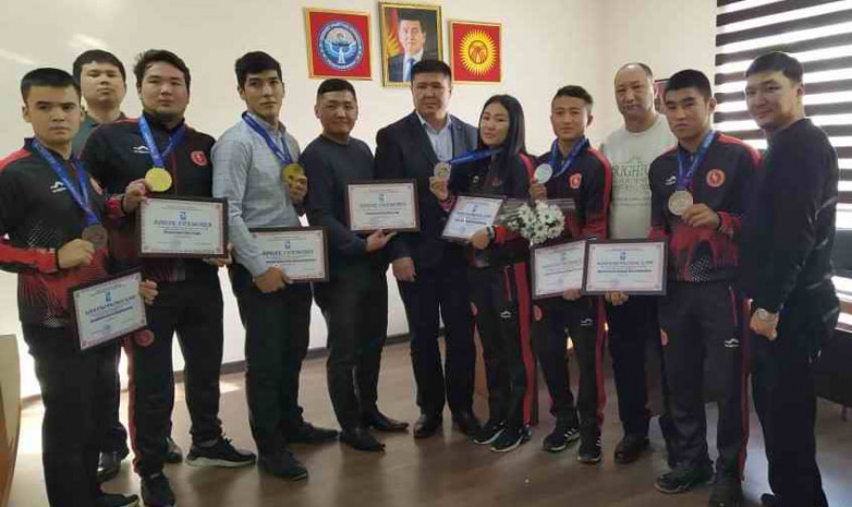 В Бишкеке награждены призеры чемпионата мира по грепплингу