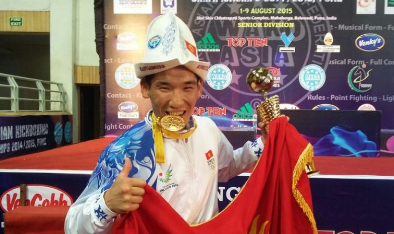 Рустам Ибрагимов вышел в полуфинал чемпионата мира по кикбоксингу