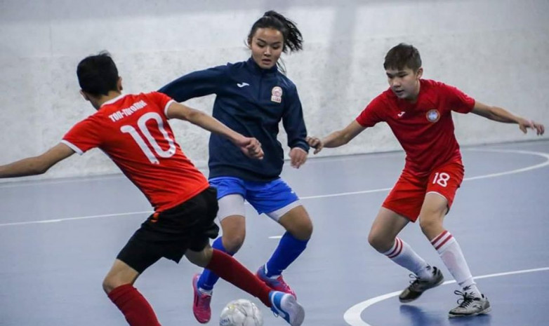 Женская сборная Кыргызстана (U-19) проиграла юношеской сборной (U-17)