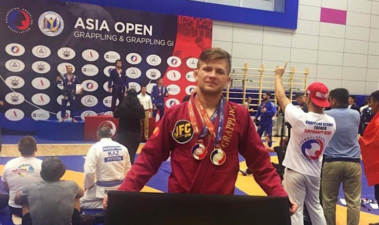 Дмитрий Новиков выиграл 2 медали на открытом чемпионате Азии по грепплингу