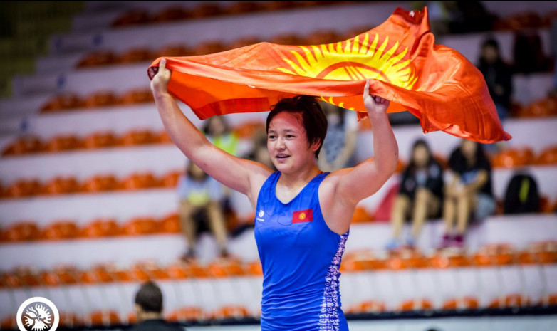 Мээрим Жуманазарова — чемпионка Азии по борьбе среди юниоров