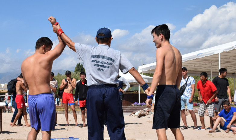 Иссык-Кульские игры: Определились победители по пляжной борьбе