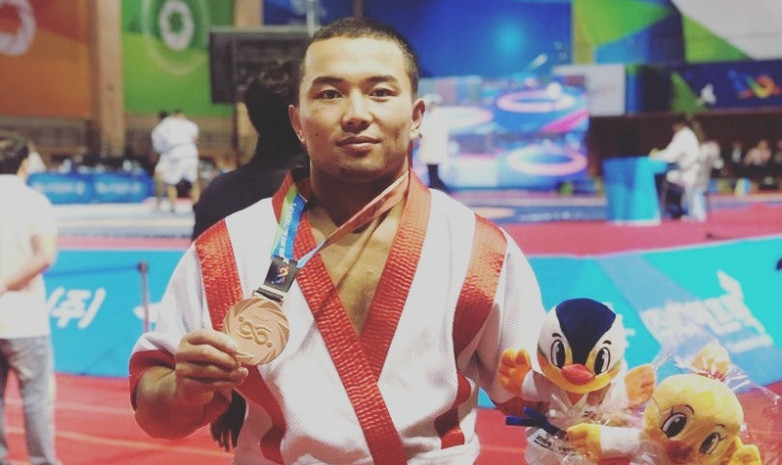 Элдияр Сексенбаев – чемпион мира по борьбе на поясах «Алыш»