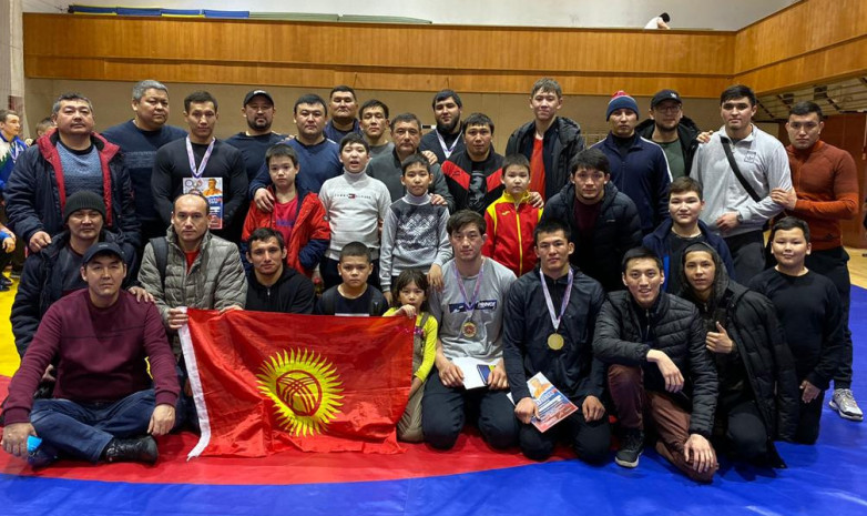 Борцы завоевали 11 медалей на турнире в Новокузнецке