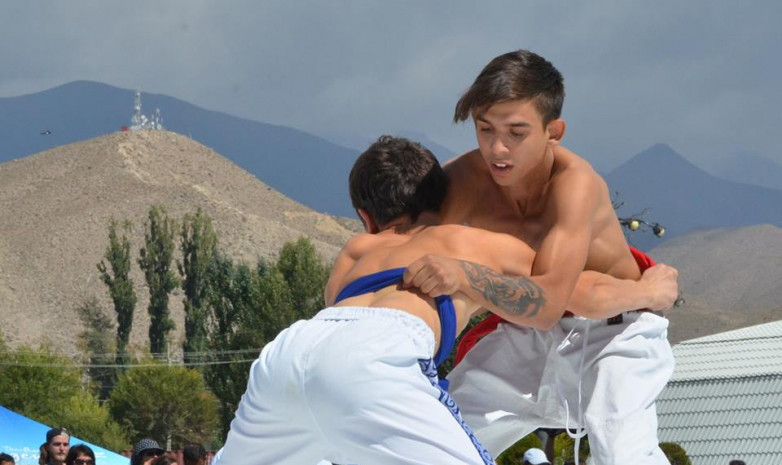 Чемпионат Азии по кыргыз курошу: Два кыргызстанца вышли в финал