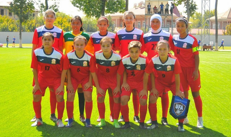 Женская сборная Кыргызстана (U-15) завоевала серебро чемпионата CAFA