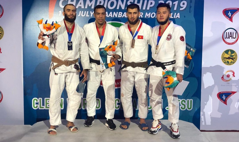 Кыргызстанцы завоевали 5 медалей на чемпионате Азии