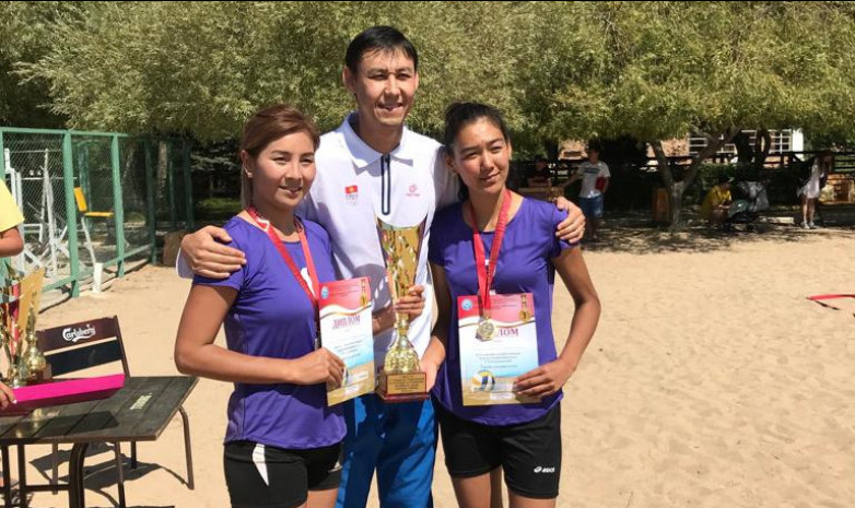 Женский «Салам-Алик» — чемпион Кыргызстана по пляжному волейболу