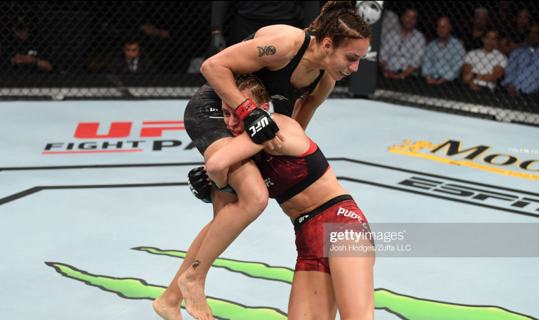 UFC: Антонина Шевченко показала рассечение брови после победы над Люси Пудиловой