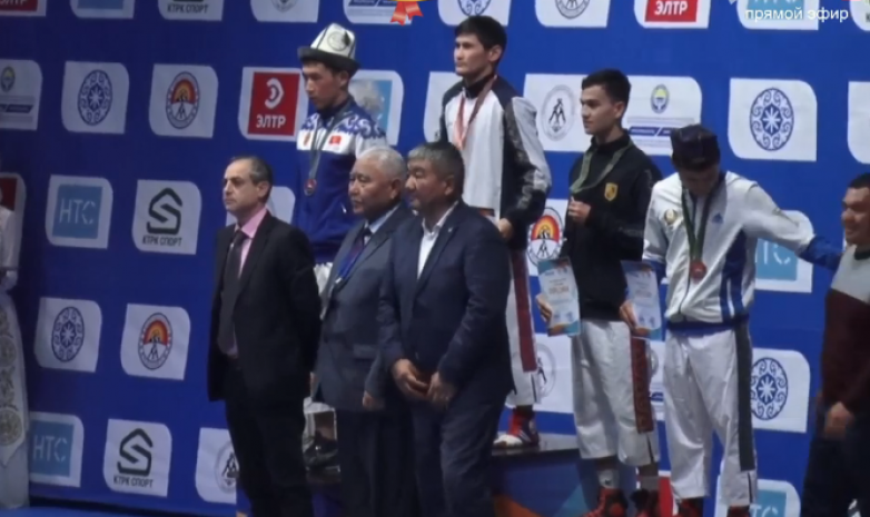 Чемпионат Азии по кыргыз курошу: Тыныстан Суйунбеков завоевал серебро