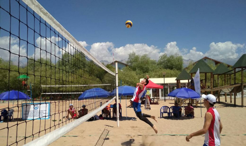EREM выиграл второй тур чемпионата Кыргызстана по пляжному волейболу