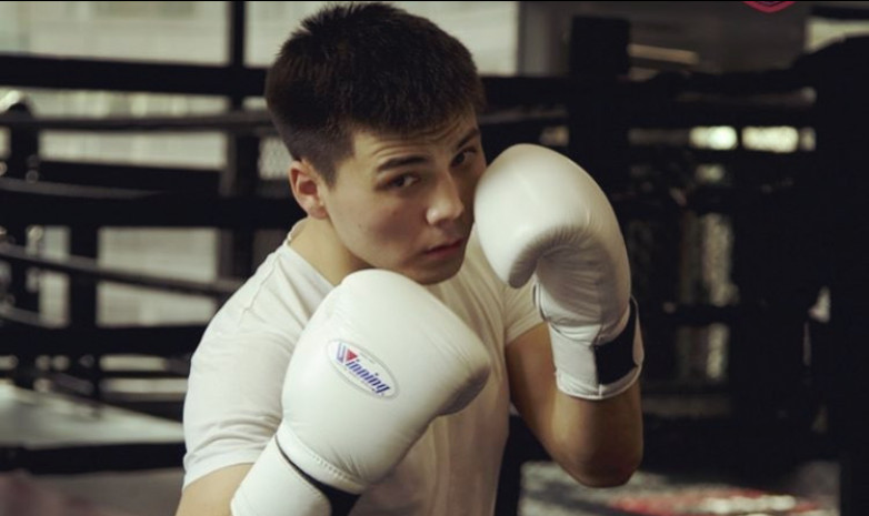 Титулованный казахстанский боксер-любитель перешел в профи
