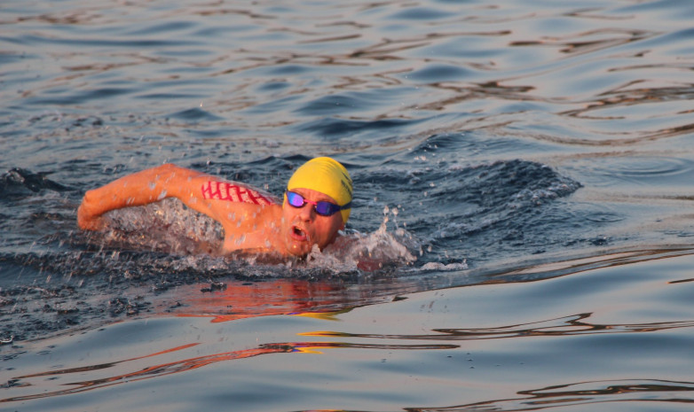Погиб российский спортсмен, проплывший 30 километров в открытом море