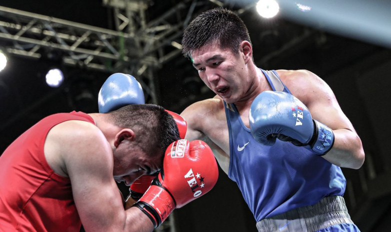 ВИДЕО. Чемпион мира по боксу тренируется на берегу Каспийского моря