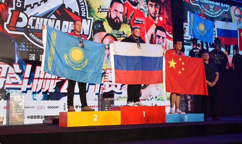 Казахстанец стал призером международного турнира по армрестлингу в Китае
