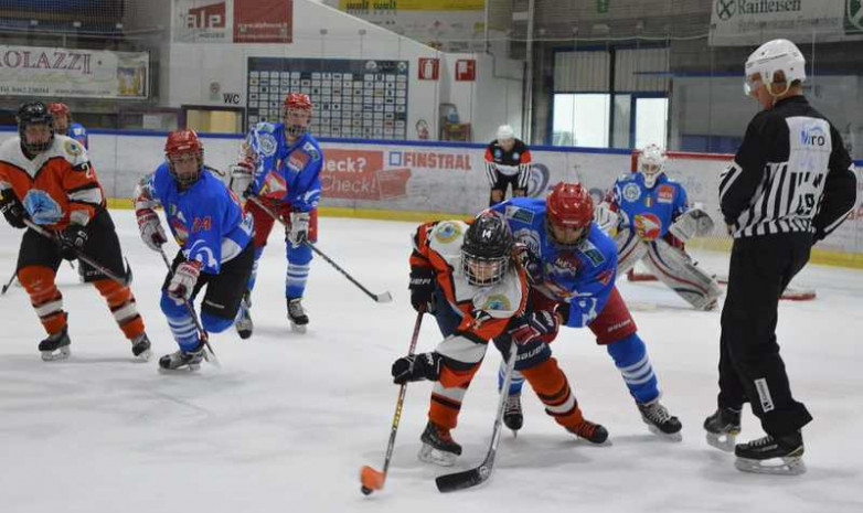 Женская сборная Казахстана закрепилась на первом месте Евролиги по хоккею 