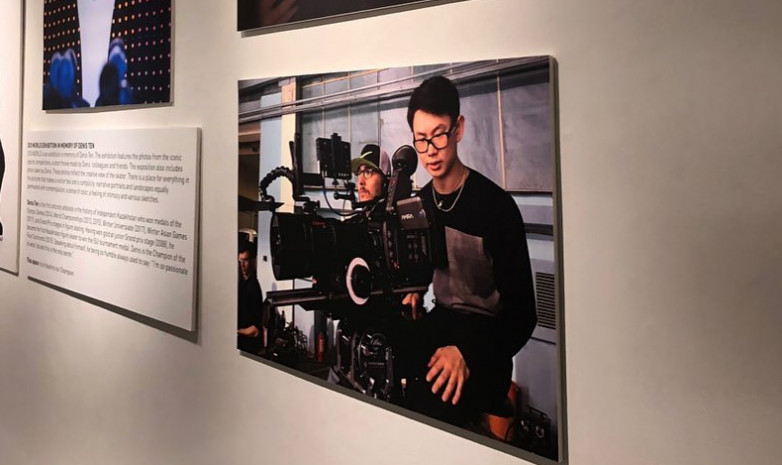 Фоторепортаж выставки в честь Дениса Тена в Корее