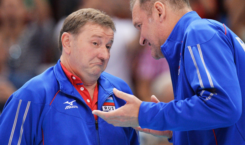 Тренер сборной России извинился за расисткий жест