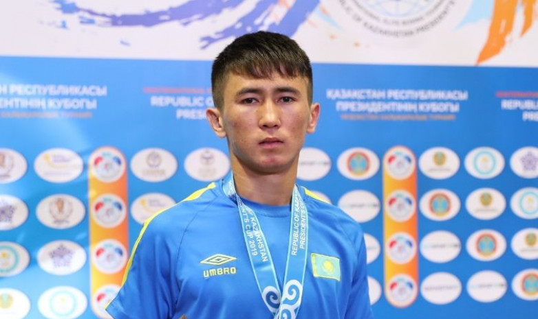 Махмуд Сабырхан вышел в 1/4 финала ЧА по боксу среди молодежи в Монголии
