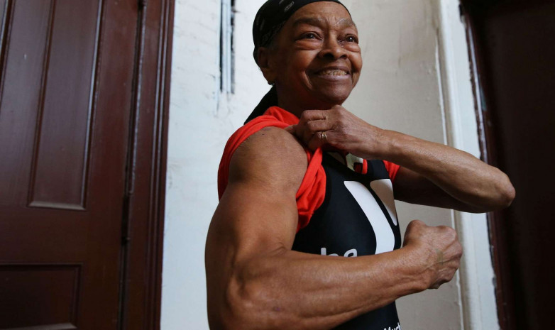 «Парень выбрал не тот дом». 82-летняя бодибилдерша избила грабителя
