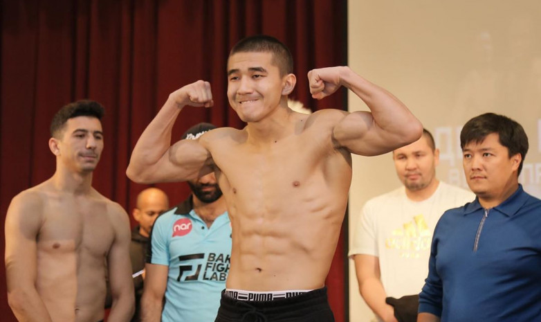 Мирас Али Сарсенов победил в непростом бою на вечере бокса в Алматы