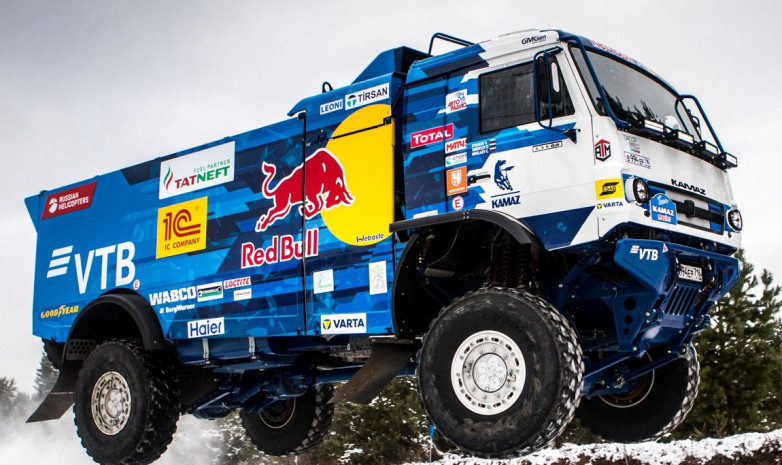 Россияне выиграли первый этап «Дакара-2020» в классе грузовиков
