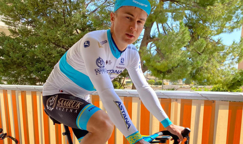 Алексей Луценко виртуалды «Джиро д’Италия» жарысының бірінші кезеңінде топ жарды