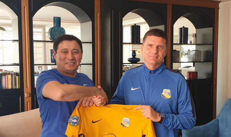 «Каспий» официально представил нового главного тренера