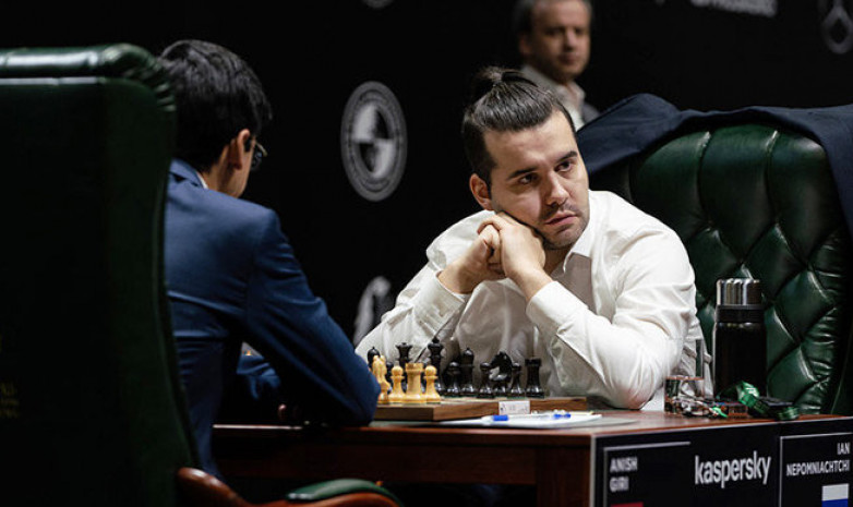 Российский шахматист Ян Непомнящий возглавил турнирную таблицу турнира претендентов